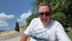 Βρετανός vlogger κάνει Πανεπιστημίου-Καλλιμάρμαρο με τα πόδια και καταρρέει (vid)