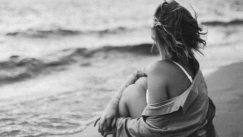 Γιατί είναι τόσο δύσκολο να παραδεχτούμε τα λάθη μας - Η ψυχολογική παγίδα που μας κρατάει «εγκλωβισμένους»