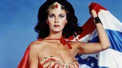 Λίντα Κάρτερ: Η διαχρονική Wonder Woman στα 75 της συνεχίζει να μαγεύει το κοινό