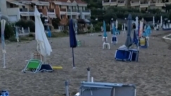 Πόσο ελληνικό το θες; Στη Χαλκιδική ο Δήμος ξήλωσε «καβατζωμένες» ξαπλώστρες και μετά τις ξαναέβαλαν