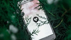 Οι Yahoo Boys βγάζουν περιουσίες πουλώντας ψηφιακο έρωτα σε μοναχικούς