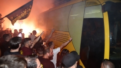 Θερμή υποδοχή στην ΑΕΚ από τους οπαδούς της στον Βόλο