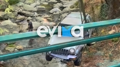Αυτοκίνητο έπεσε σε ποτάμι στην Κάρυστο: Στο σημείο κλήθηκε γερανός να το ανασύρει (vid)
