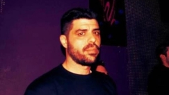 Ε-13, Αγγελάκας και Τόλης Βοσκόπουλος: O μουσικός Παύλος Φύσσας