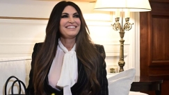 «Σιγά μην έβαλε η Γκίλφοϊλ και τα πόδια στο τραπέζι»