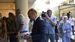 Γιώργος Μαζωνάκης: Ντου του ελληνικού «FBI» στο ιατρείο - «Φύλλο και φτερό» υπολογιστές, κινητά και κάμερες