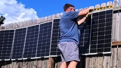 Έφτιαξε φωτοβολταϊκό σύστημα 1.000 Watt στον φράχτη του: Το κόστος των 420 δολάρια κέρδισε το TikTok