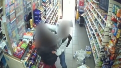 Σκληρό βίντεο: Η στιγμή που 14χρονος μαχαιρώνει κορίτσι που αρνήθηκε να βγει ραντεβού μαζί του