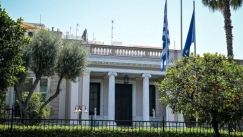 Το κρεσέντο Άδωνι και η αμηχανία στο Μαξίμου, οι αναμπουμπούλες του Αυλωνίτη και η αλήθεια της Ντόρας