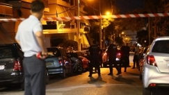 Ομηρία στη Νίκαια: Η στιγμή που τα ΕΚΑΜ κάνουν «ντου» στο σπίτι