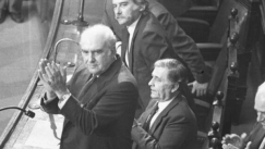 Η πρώτη πολιτική κωλοτούμπα έγινε στη ΔΕΘ το 1985 από τον Ανδρέα Παπανδρέου