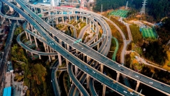 «Ο εφιάλτης των GPS»: Ο ανισόπεδος κόμβος roller coaster στην Κίνα με τα 5 επίπεδα και τις 11 ράμπες (vid)