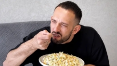 Fitness Influencer έχασε την ζωή του μετά από μια ακραία δίαιτα: Κατανάλωνε 10.000 θερμίδες ημερησίως