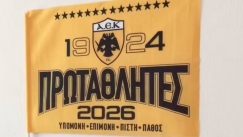 Πάνω από 300 σημαίες της ΑΕΚ μοιράστηκαν σε δημοτικά της κιτρινόμαυρης Κυψέλης!