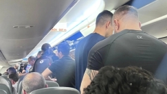 Αυτό το αμήχανο πράγμα στις προσγειώσεις πτήσεων απέκτησε σελίδα στο Instagram