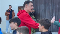 Ευχάριστη έκπληξη για τον Ολυμπιακό: Δεκάδες παιδιά υποδέχθηκαν την ομάδα στο Μέτσοβο!