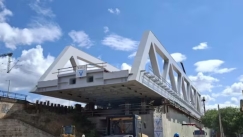Μετέφεραν και εγκατέστησαν γέφυρα 2.200 τόνων στην Βουδαπέστη: Η απίστευτη επιχείρηση που κράτησε λίγες μέρες (vid)