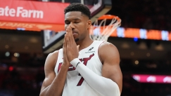 Oh my Giannis: 21 πόντοι στο ημίχρονο από τον Αντετοκούνμπο στο ντεμπούτο του με τη φανέλα των Χιτ