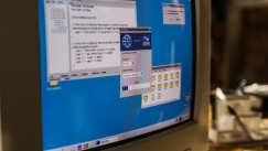 Ο ήχος του dial-up και το «Κλείσε, περιμένω τηλέφωνο»: Τα οικογενειακά δράματα των '90s