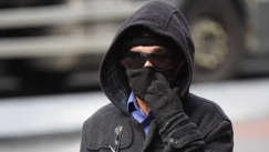 Bρετανός είχε 5 δουλειές ταυτόχρονα και φέρεται να έβγαλε 400.000 ευρώ: Έβαψε το πρόσωπό του αλά Ελένη Βλαχάκη για να φανεί άρρωστος 