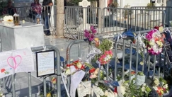 Γιώργος Μαζωνάκης: 25 μέρες μετά, ο κόσμος θρηνεί στο Γ΄ Νεκροταφείο (vid)