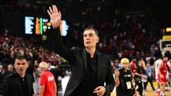 Η κόκκινη Sunel Arena και η αποθέωση στον Μπαρτζώκα - Η παρακάμερα του Ολυμπιακού από το ματς με την Εφές
