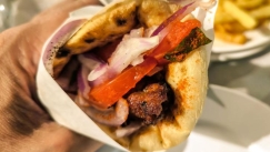 Πόσο κόστιζε το πιτόγυρο το 2019 - Γιατί το πληρώνουμε «χρυσάφι» σήμερα