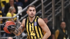 Τολιόπουλος «on fire» με τρία τρίποντα σε 1,5 λεπτό κόντρα στη Ροστόκ και διψήφια συγκομιδή από το πρώτο ημίχρονο