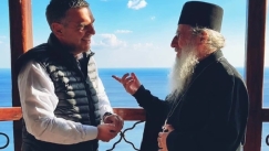 «Ψέλνεις στη Σιμωνόπετρα κι ακούγεται στον Άδη»: Ειρωνεία Άδωνι και οργή Πολάκη για τον Τσίπρα στο Άγιο Όρος