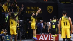Ο Χαρτώνας έβαλε τρίποντο και αποθεώθηκε από τους οπαδούς της ΑΕΚ