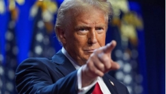 Νέο «χτύπημα» Τραμπ: Θέλει να απελάσει 240 χιλιάδες Ουκρανούς απ' τις ΗΠΑ