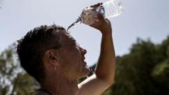 Καμίνι όλη η χώρα με τον καύσωνα διαρκείας: Πόσο θα διαρκέσει (vid)