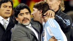 Μέσι και Μαραντόνα βοήθησαν να «απελευθερωθούν» Αργεντινοί δημοσιογράφοι στην Ουκρανία