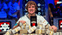 Αυτός είναι ο Παγκόσμιος Πρωταθλητής πόκερ | Κέρδισε $8,5 εκ