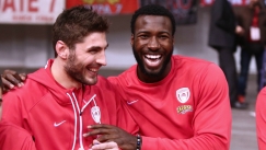 Το... απολαμβάνουν στη θάλασσα Γιανγκ, Στρόμπερι, Αθηναίου (pic)