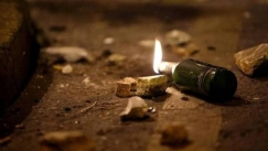 Επίθεση με πέτρες και μολότοφ σε διμοιρία των ΜΑΤ μπροστά στα γραφεία του ΠΑΣΟΚ!