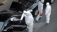Κάμερα κατέγραψε τον φρουρό του Παπαδήμου με το φάκελο-βόμβα στη Βουλή