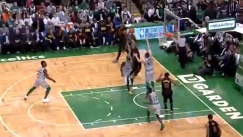 Ο Σμιθ «πέταξε» και κάρφωσε στη μούρη του Μπέινς! (vid)