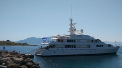 Στην Αίγινα με σημαία ΑΕΚ το κότερο του Μελισσανίδη (pics)