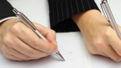 Συνταγματικό το σύμφωνο συμβίωσης μεταξύ ομοφύλων