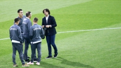 Διαρκώς στο πλευρό των παικτών του Ολυμπιακού ο Μοντέστο