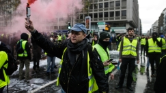 Ένα βήμα πριν την «κατάσταση έκτακτης ανάγκης» η Γαλλία: 400 συλλήψεις κι έκτακτη σύσκεψη υπό τον Μακρόν pics & vids)