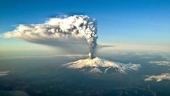 Συναγερμός στην Σικελία: Εξερράγη η Αίτνα, κλείνει το τοπικό αεροδρόμιο (pic & vid)