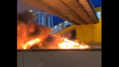 Πανικός στο κέντρο της Μόσχας: Αυτοκίνητο Tesla εξερράγη στη μέση του δρόμου (vids)