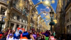 Μάλαγα: Απίθανες εικόνες με φιλάθλους διαφορετικών ομάδων να κάνουν παρέλαση! (vids)
