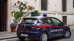 Η Ιταλία δυσκολεύεται να κρατήσει τους πολίτες στο σπίτι