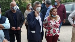 Δειγματοληψία στη δομή μεταναστών στο Κρανίδι: Παρόντες Χαρδαλιάς, Τσιόδρας και Μηταράκης (pics)