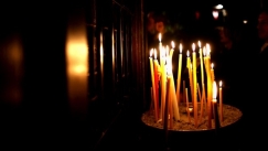 Χαλκιδική: Ιερέας διέκοψε τη λειτουργία και επιτέθηκε στον επίτροπο επειδή έλεγε στους πιστούς να φορούν μάσκα