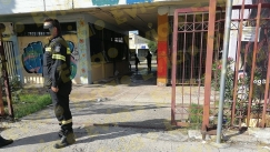 Εξωσχολικοί έβαλαν φωτιά και διέλυσαν υπό κατάληψη ΕΠΑΛ (pics & vid)