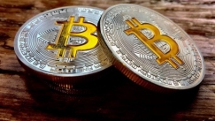Σπάει ξανά τα κοντέρ το Bitcoin: Ιστορικό υψηλό στα 50.000 δολάρια (vid)